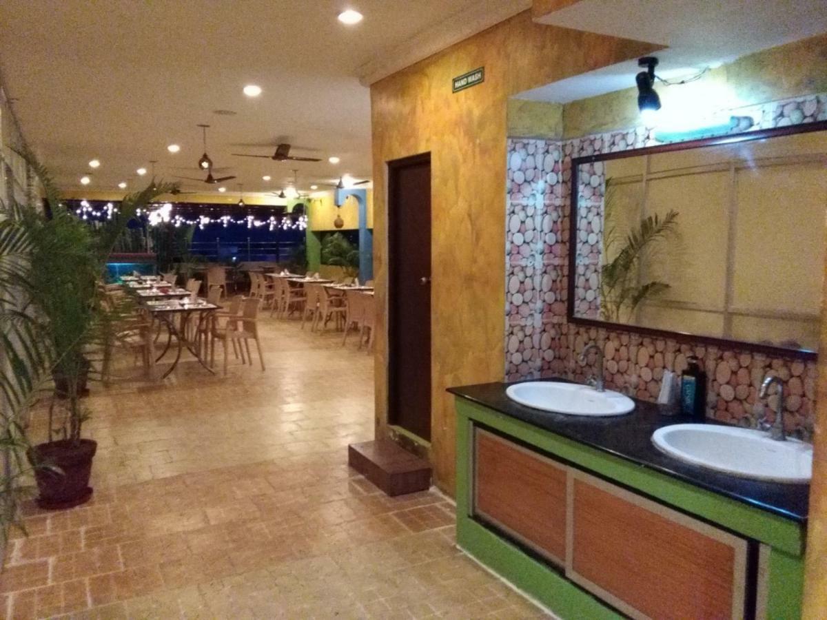Golden Sun Inn Hotel Puducherry Buitenkant foto